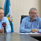 Йордан Василев (ляво) и Николай Радев по време на брифинга относно смяната на името на тяхната група в Общинския съвет.