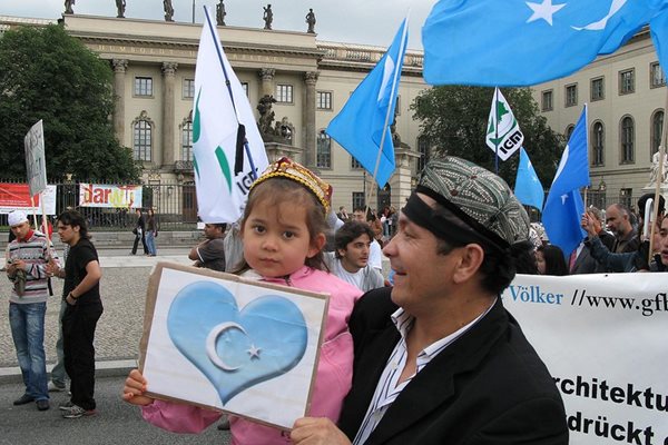 Уйгури на протест срещу потискането на мюсюлманите в Китай. СНИМКА: flickr