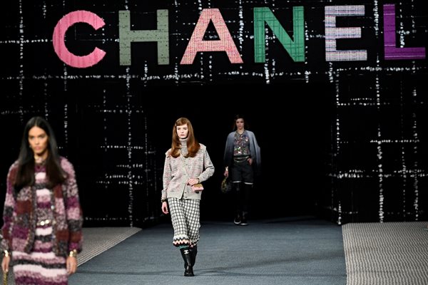 Ревюто на Шанел на Френската седмица на модата 
СНИМКИ: Ройтерс