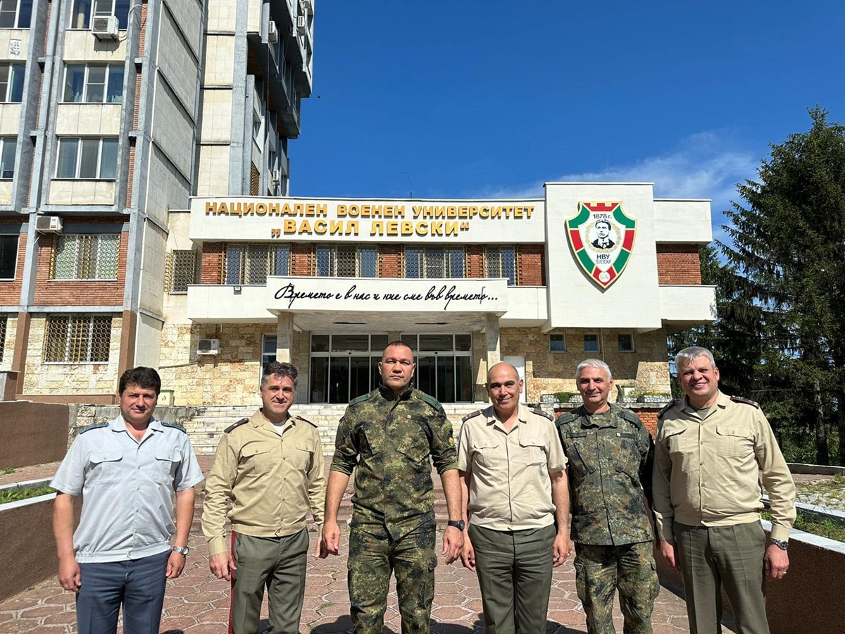 Офицер от запаса Кубрат Пулев мотивира военни във Велико Търново
