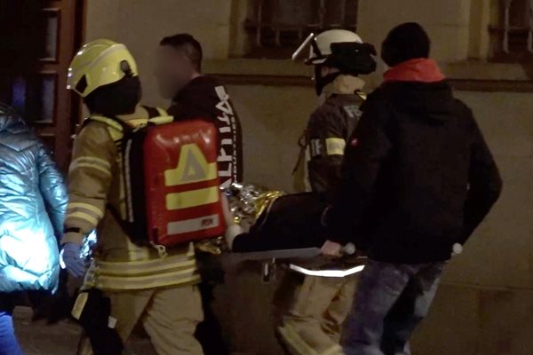 Medics bring ‌to an ambulance an injured person ​from the terrorist attack. PHOTO: Reuters