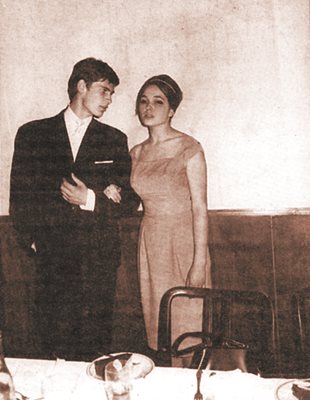 Май 1961 г. Ламбо и Мими са на абитуриентския си бал в бирхалето на ресторант "България"