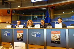Илияна Йотова откри кръгла маса за мониторинга над България в Брюксел