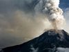 Вулканът на Канарските острови започна да изригва повече лава