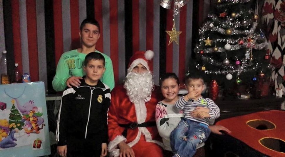 Достоен българин на "24 часа" успя да 
събере като Дядо Коледа 527 лв. за болни