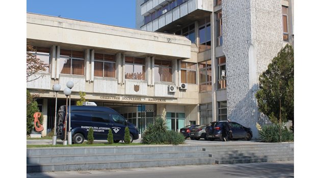Проверката в община пазарджик започна към 9 ч.