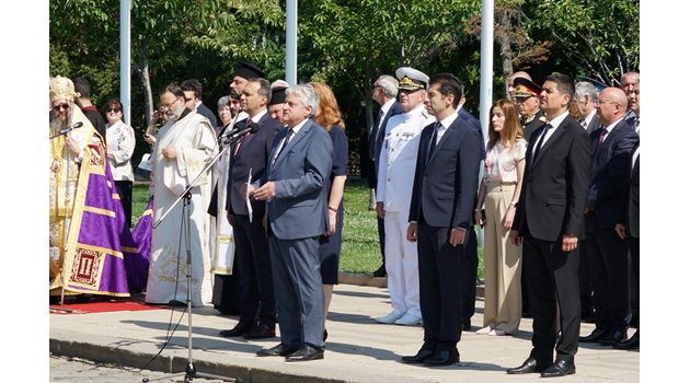 Бойко Рашков на церемонията пред Паметника на незнайния войн