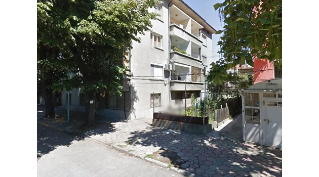 Убитият Йордан живеел на първия етаж в кооперация на ул. "Братия". Кадър: Google street view