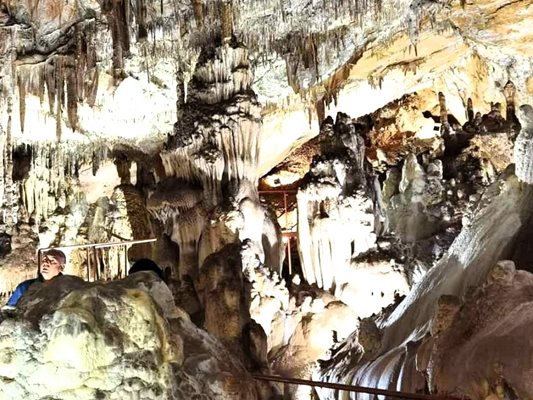 Пещерата е сред най-посещаваните обекти в региона.