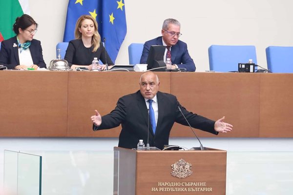 Лидерът на ГЕРБ Бойко Борисов за първи път говори от парламентарната трибуна.
СНИМКИ: РУМЯНА ТОНЕВА