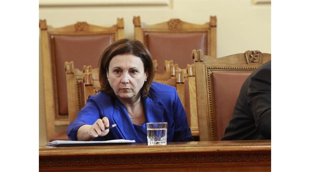 ТЕЖКА ДУМА: Министър Бъчварова обяви, че арестите не са случайни и са предизвикани от драстични нарушения.