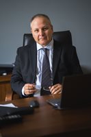 Владимир Георгиев е изпълнителен директор на Българската банка за развитие. Специализирал е финанси и банково дело в Германия, Австрия, Белгия и Люксембург. Има дългогодишен управленски опит в различни търговски банки, както и експертиза във финансовото управление на български и чуждестранни инвестиции в различни сектори на икономиката. 