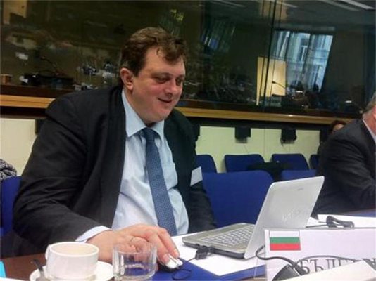 Красимир Димитров от Комисията за защита на личните данни по време на заседание в Брюксел