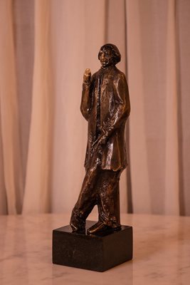 Статуетка на Георги Парцалев, поръчана и заплатена от Лили Иванова на скулптора Георги Чапкънов - Чапа.