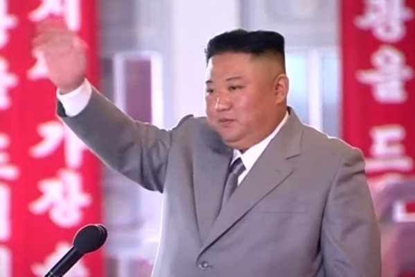 Целта на операцията е да се противодейства на предизвикателните стъпки на Северна Корея и нейния лидер Ким Чен Ун.
КАДЪР: Youtube/AFP