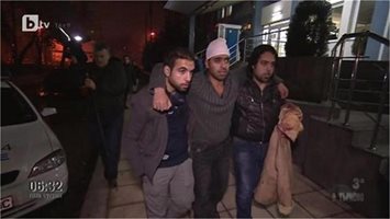 Задържаха двама за нападението над сирийците, издирват трети