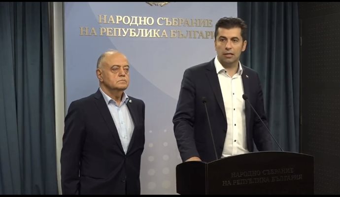 Кирил Петков и Атанас Атанасов представят промените в законите за службите.