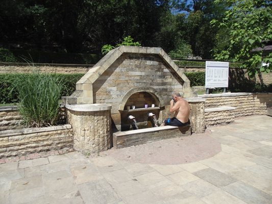 Водата в курорта се пие, но най-добре е това да става по лекарско предписание.
Снимка: Ваньо Стоилов