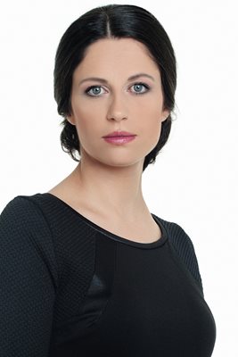 Жената до лидера на ББЦ Николай Бареков обаче - Мария Календерска, не стана депутат нито от София, нито от Благоевград.
