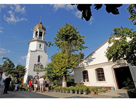Поморийският "Св. Георги Победоносец" е сред най-почитаните манастири в Източна България. 
СНИМКА: ЙОРДАН СИМЕОНОВ