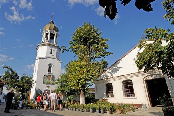 Поморийският "Св. Георги Победоносец" е сред най-почитаните манастири в Източна България. 
СНИМКА: ЙОРДАН СИМЕОНОВ