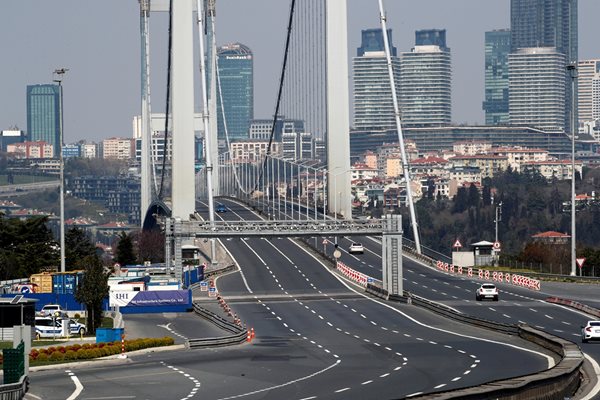 Милиони турци днес останаха в домовете си СНИМКИ: Ройтерс