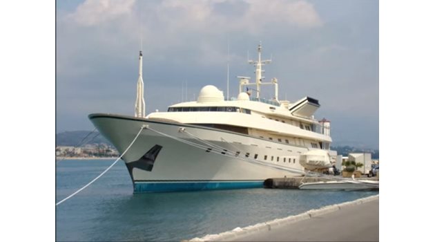 Фамозната яхта “Набила”, смятана през 80-те години за най-луксозната в света.