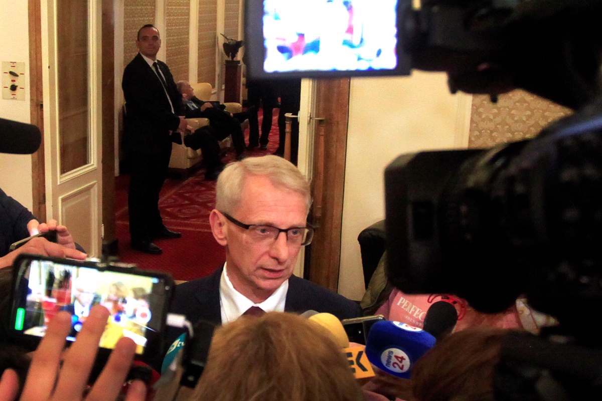 Денков потвърди списъка с министри, но с ГЕРБ си нямали доверие (Видео)