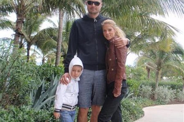 Бареков с Евгения и малкия Николай са се снимали в Маями, където бяха по новогодишните празници.
СНИМКА: ЛИЧЕН АРХИВ
