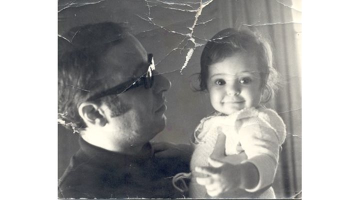 Хилда като малка заедно с баща си Вили Казасян
