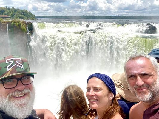 Началото на 2020-а Пенев посрещна на водопада Игуасу, където се срещна с Теодора Духовникова и с нейния съпруг Стефан.
