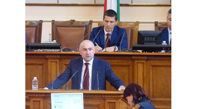 Шефът на комисията по бюджет и финанси Любомир Каримански
