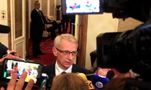 Денков потвърди списъка с министри, но с ГЕРБ си нямали доверие (Видео)