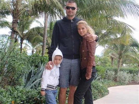 Бареков с Евгения и малкия Николай са се снимали в Маями, където бяха по новогодишните празници.
СНИМКА: ЛИЧЕН АРХИВ
