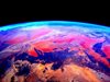 Вече почти година астронавтът Скот Кели е част от екипа на Международната космическа станция. Той публикува кадри на Земята от Космоса в профилите си в Twiiter и във Facebook, като коментира и част от моментите, които е уловил.
Част от първите му снимки можете да видите ТУК -
Земята от Космоса - мидени брегове,