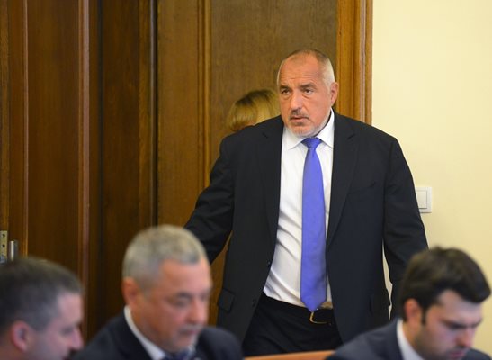 Бойко Борисов влезе на заседанието със закъснение и започна с  изявление,  насочено към вицепремиера, но без да  го спомене  поименно.