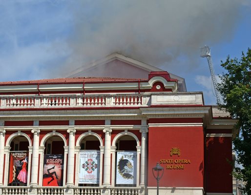 Пожарът на покрива на Русенската опера