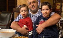 Бойко Борисов с внуците: Рождество да изпълни дните ни с надежда