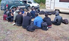8 каналджии чужденци задържаха в Бургаско и Ямболско