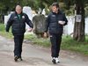 Емо Костадинов дойде на гроба на Трифон Иванов за 40 дни от смъртта му (снимки)