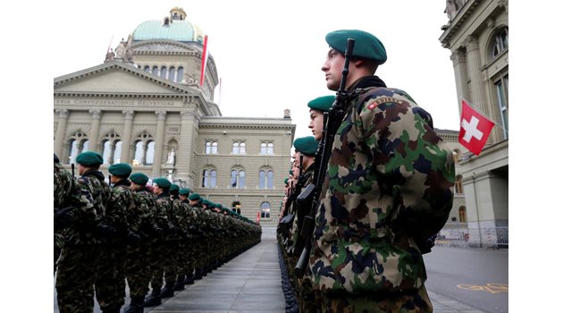 600 000 швейцарски войници могат да бъдат мобилизирани за половин час. 