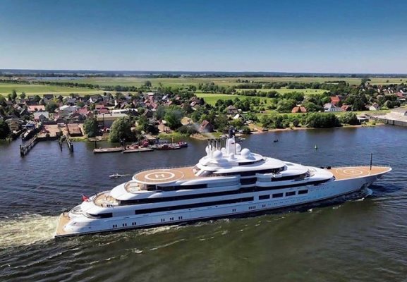 Яхтата “Шехерезада” е дълга близо 140 метра
Снимка: Инстаграм Luxury Yachts Group