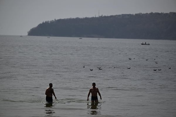 Температурата на морската вода е 9°-10°