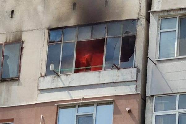 Пожар горя в апартамент на шестия етаж в Пловдив
