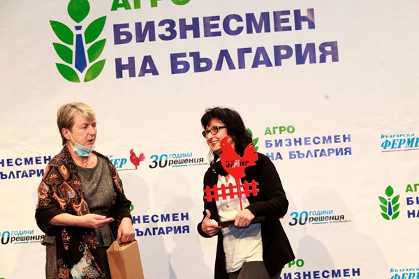 Венера Цолова от Селскостопанска академия излезе от името на проф. Иван Киряков, който е отличен като Учен с принос за земеделието 