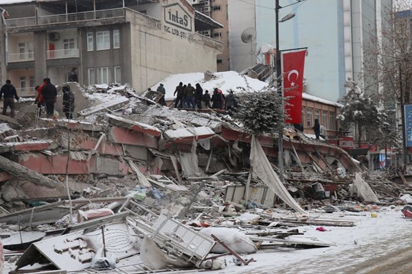 Цели сгради се сринаха със земята заради земетресението в Турция на 06.02.2023 г.