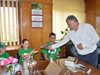 Кметът на Гоце Делчев при деца, участници в похода по пътя на Ботевата чета