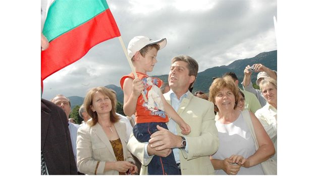 ТЪРЖЕСТВО: Първанов по време на тържествата по случай Илинденско-Преображенското въстание в местността Предела през 2006 г.