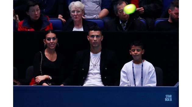 Роналдо и половинката му изгледаха на живо двубоя между Новак Джокович и Джон Иснър от финалите на АТП в Лондон