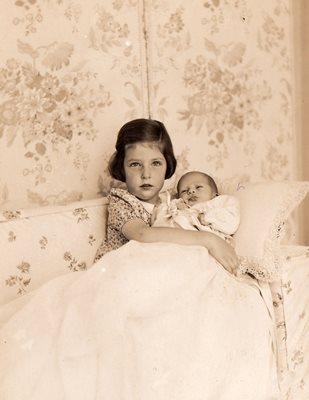 Мария Луиза с новороденото си малко братче Симеон през 1937 г.
СНИМКИ: KINGSIMEON.BG И СЕКРЕТАРИАТ НА ЦАРЯ
